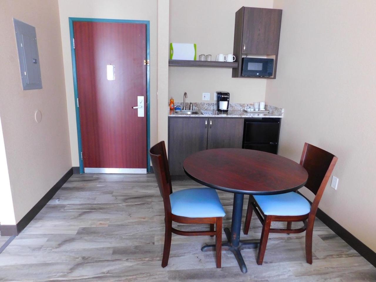 Island Suites Lake Havasu City Bagian luar foto