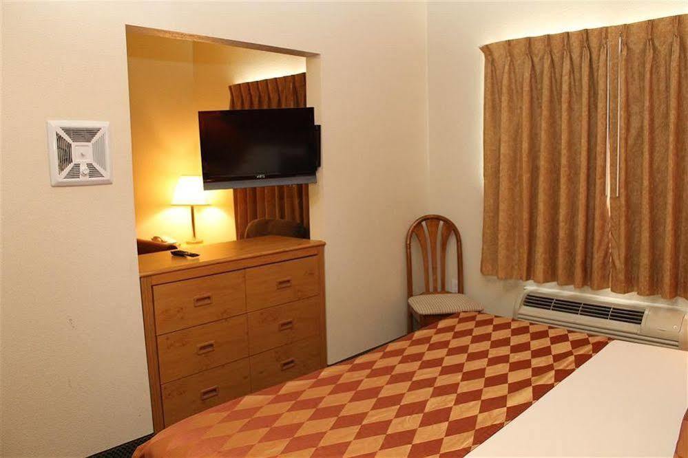 Island Suites Lake Havasu City Bagian luar foto
