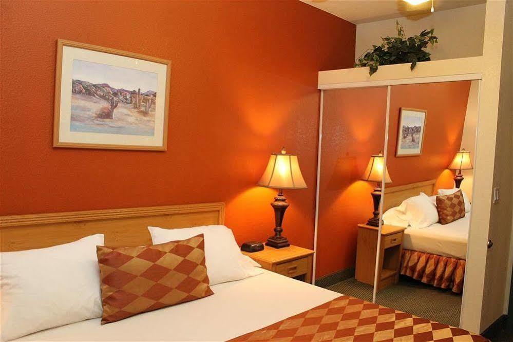 Island Suites Lake Havasu City Bagian luar foto